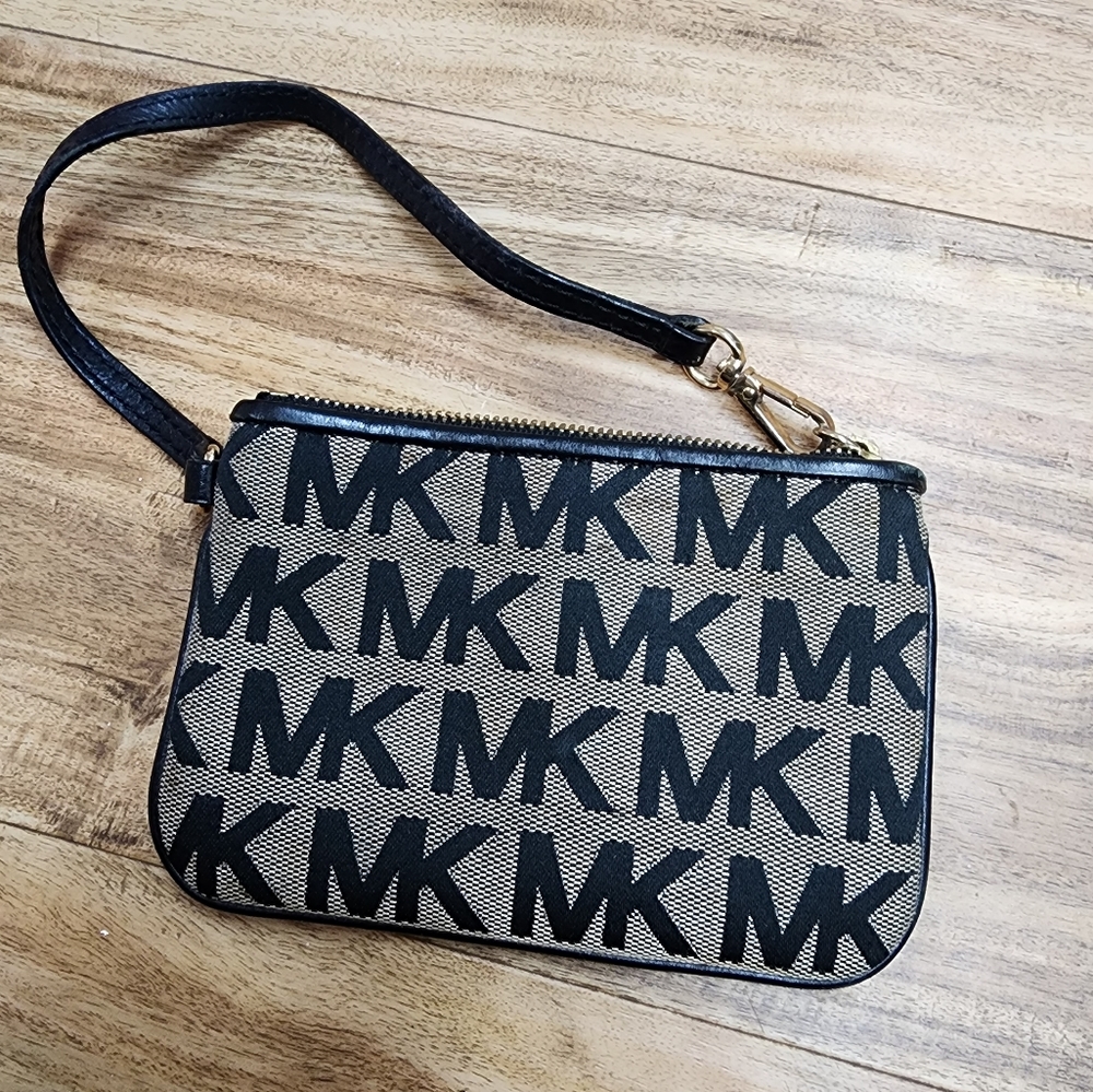 Michael Kors Wristlet